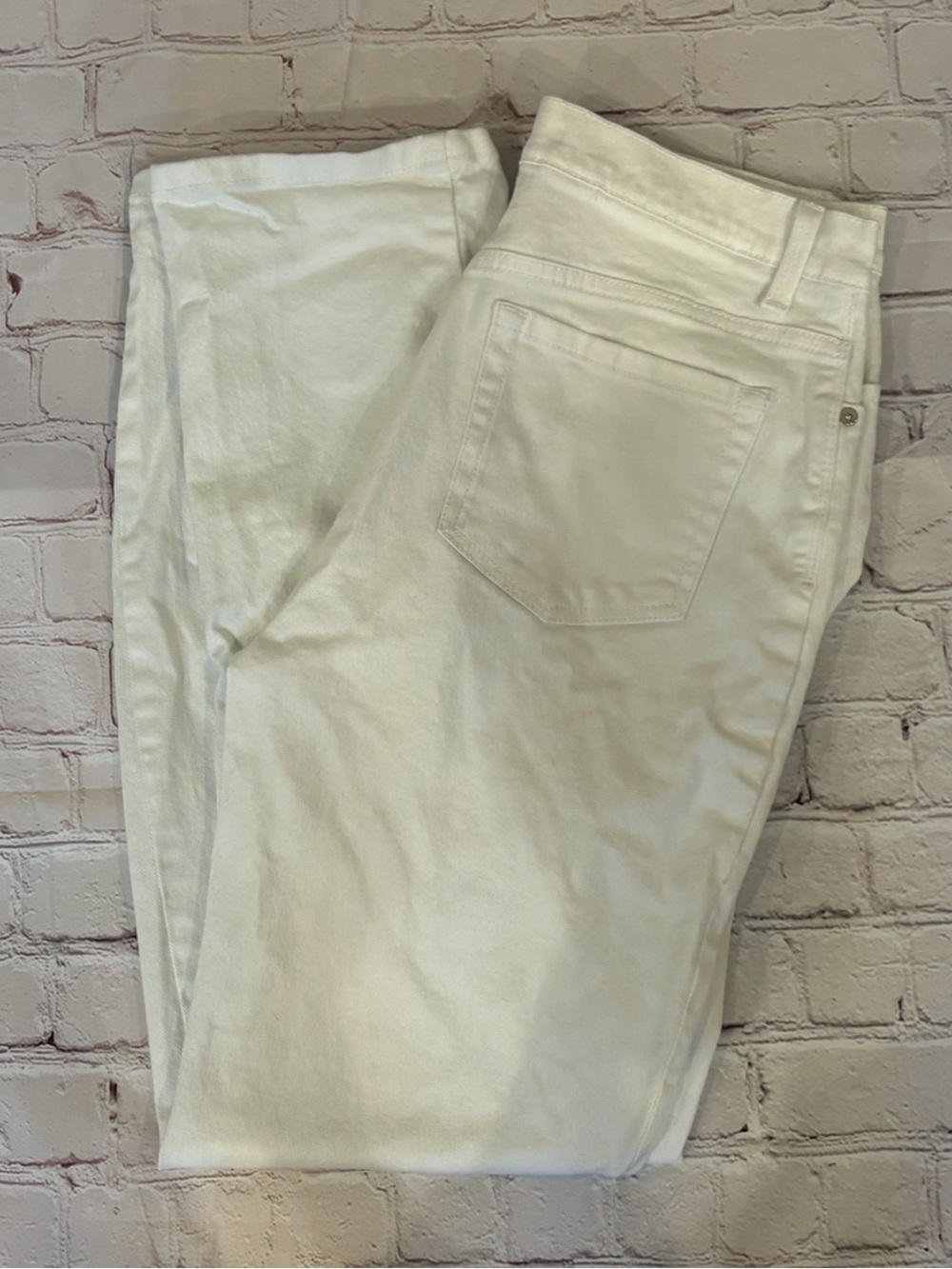 Gloria Vanderbilt White Jeans with Dark Purple Label